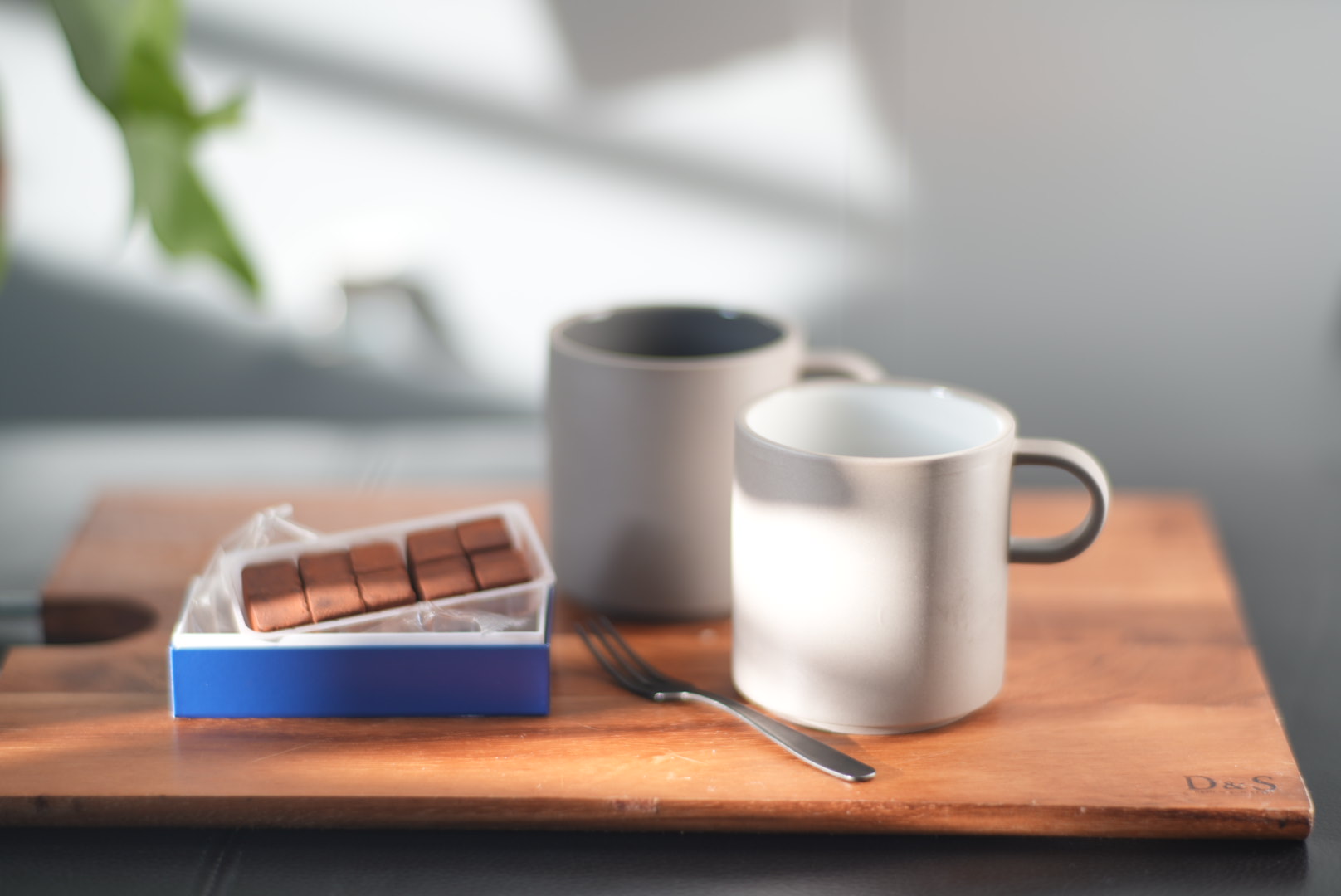 ハサミポーセリンマグ