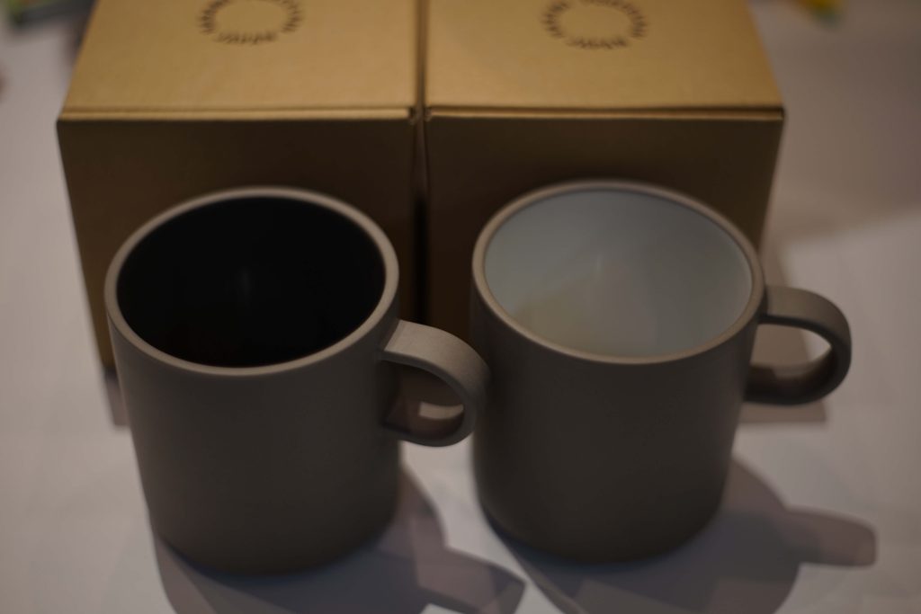 ハサミポーセリンマグ