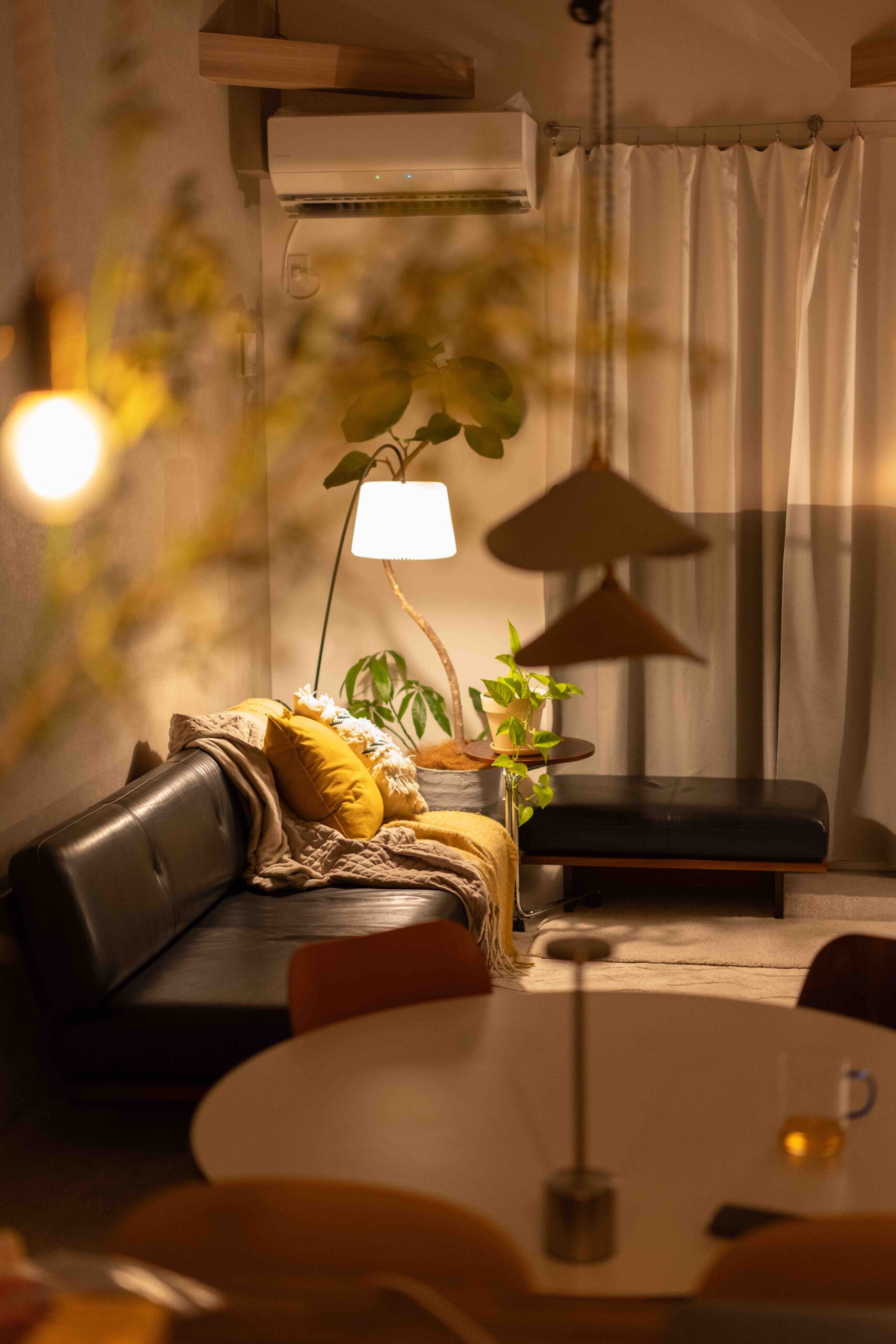 狭小住宅にモアレスソファー