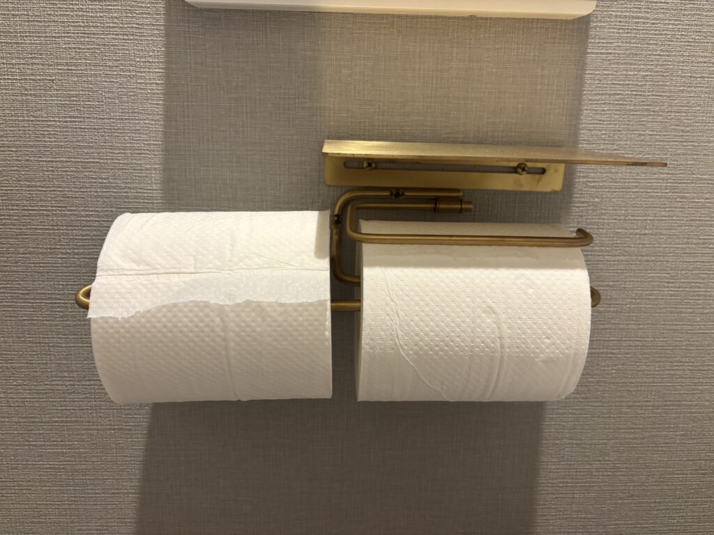 狭小住宅のトイレットペーパーホルダー